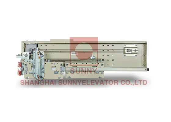باب كابينة يفتح جانبياً من لوحتين مع آلية انزلاق مدمجة لاستغلال المساحة بكفاءة
